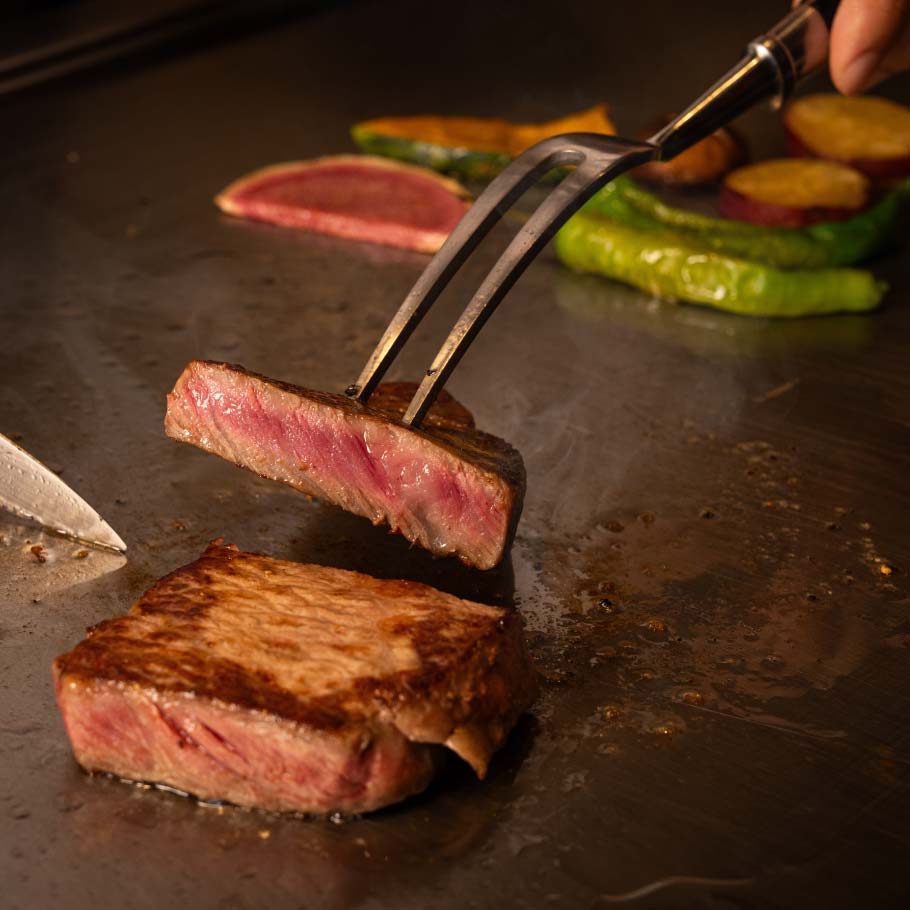 【天望コース　スタンダード】神戸牛中トロ握り・サーモンとホタテの鉄板焼き・神戸牛別格希少部位ステーキなど　全8品