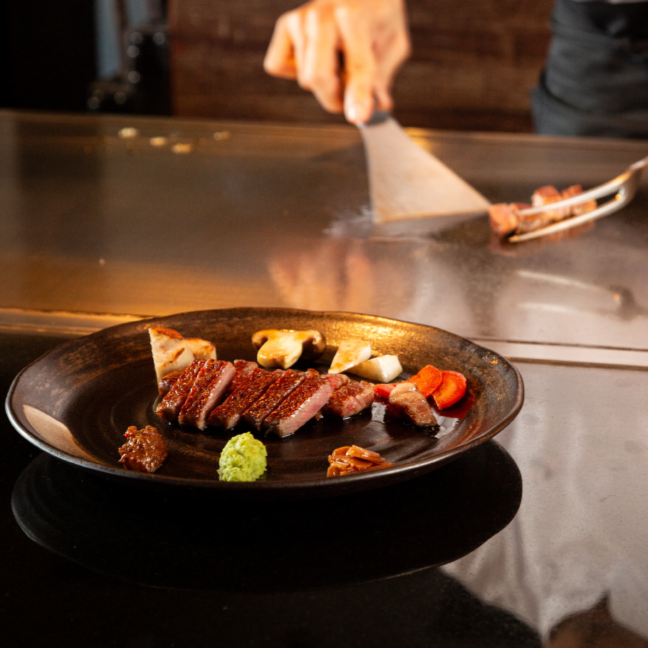 【天望コース　ベーシック】サーモンの鉄板焼き・神戸牛極上赤身ステーキなど　全6品