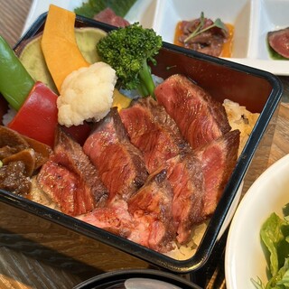 【平日ランチ限定】神戸牛別格赤身のステーキ重（80g）セット 全5品
