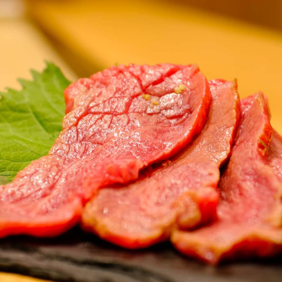 神戸牛の炙り肉刺し