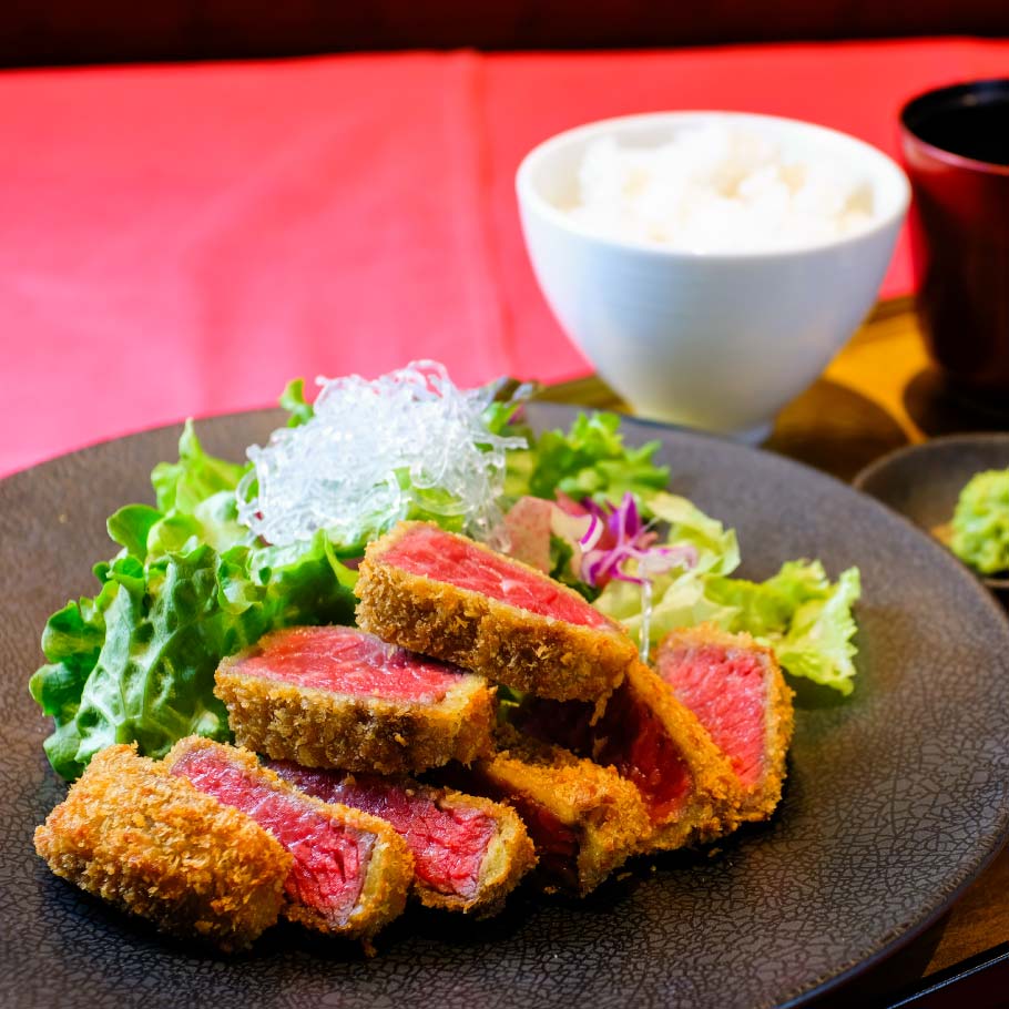 【料理長気まぐれランチ限定5食】神戸牛牛カツランチ