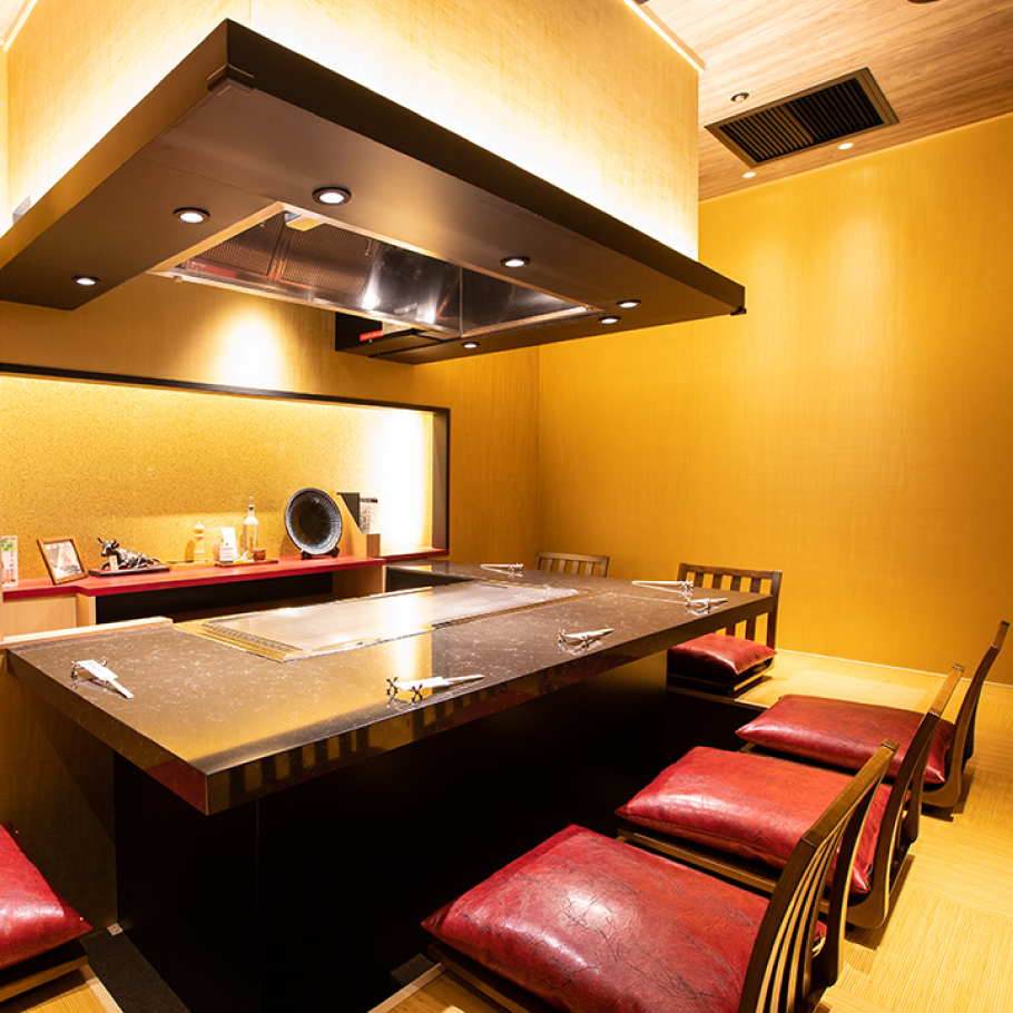 【大阪・難波で楽しむ神戸牛鉄板焼き】◆完全個室確約◆　プレミアム神戸牛サーロインステーキと伊勢海老の鉄板焼きコース　全9品