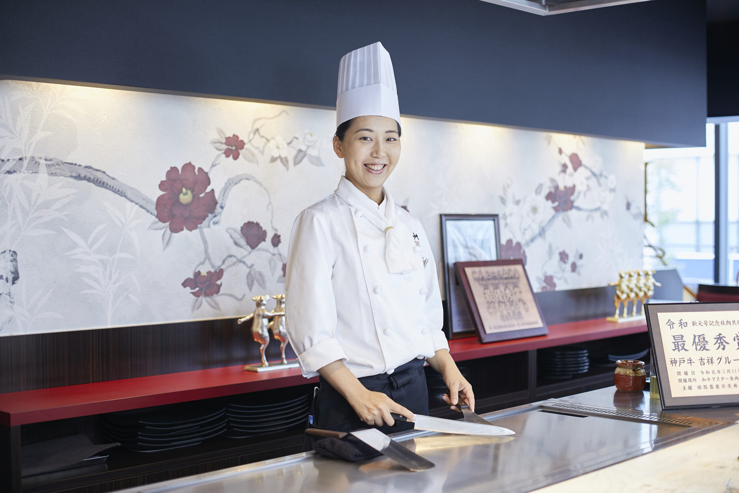 Hospitality from English- and Chinese-Speaking Staff
