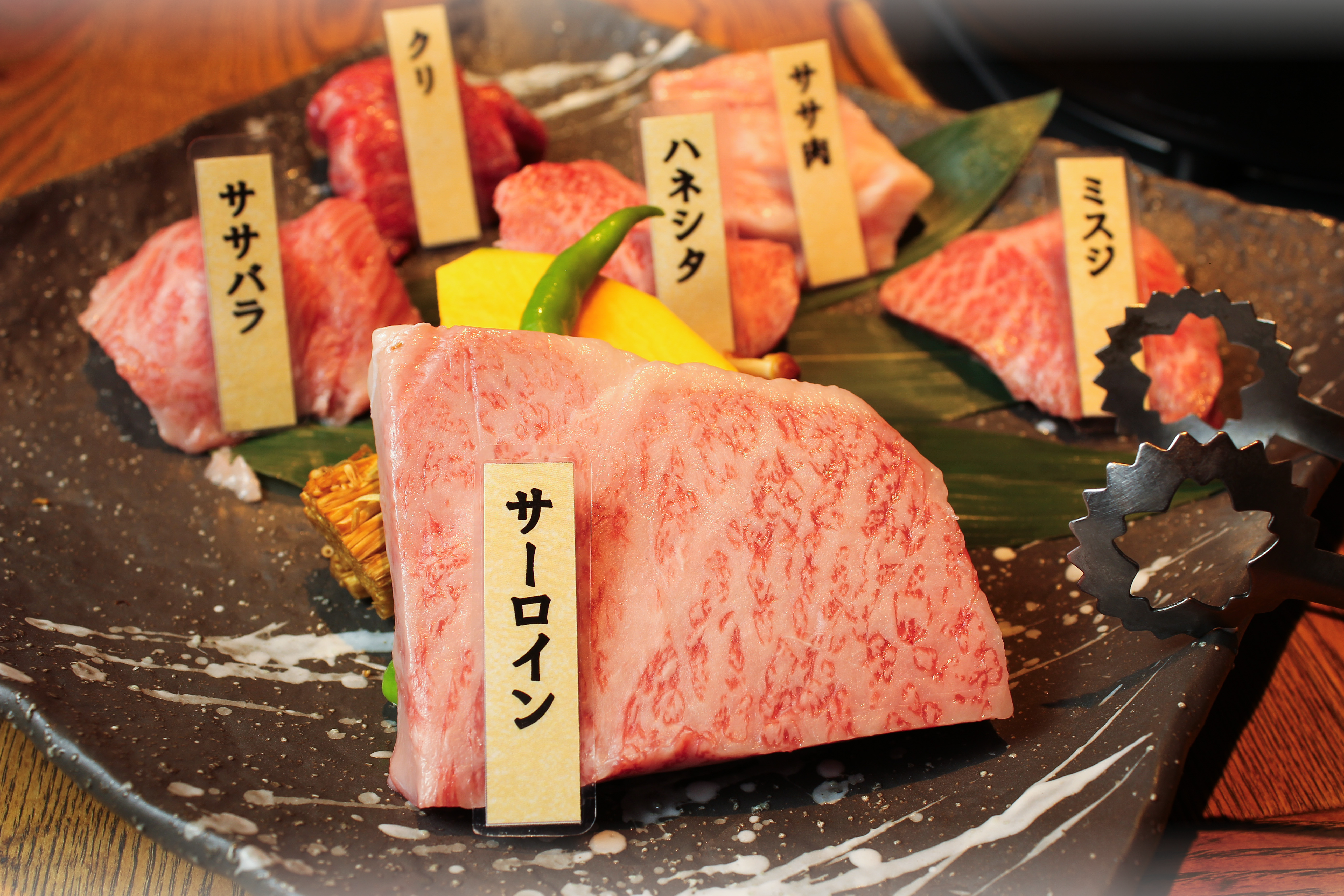 神戸牛サーロインステーキと焼肉特選一頭盛り
